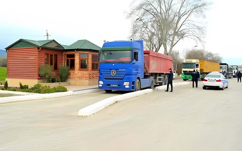 Yol polisi yükdaşıma fəaliyyəti göstərən şəxslərə müraciət edib