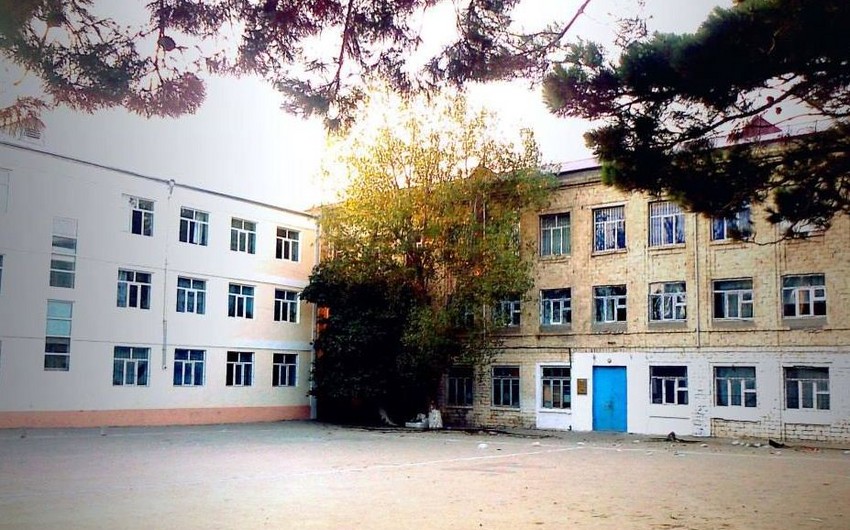 Директор еще одной школы в Баку освобождена от должности