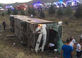 Türkiyədə sərnişin avtobusu aşıb, 30 nəfər yaralanıb