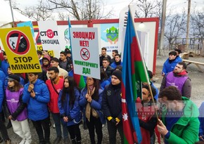 Экоакция на дороге Ханкенди-Лачын продолжается