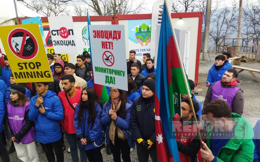 Экоакция на дороге Ханкенди-Лачын продолжается