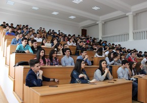 Representatives of Bakcell meet with the students