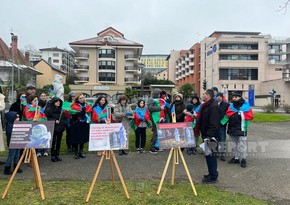 Azerbaijanis living in France hold protest rally in Evian