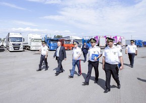 Шахин Багиров встретился с водителями грузовых транспортных средств на таможенных постах
