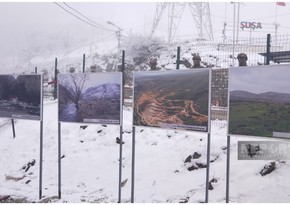 Xankəndi-Laçın yolunda erməni vandalizimini əks etdirən plakatlar dəmir dirəklərlə yerə bərkidilib - YENİLƏNİB