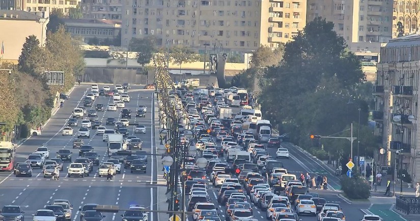 Bakıda tıxac olan yollar açıqlanıb - SİYAHI