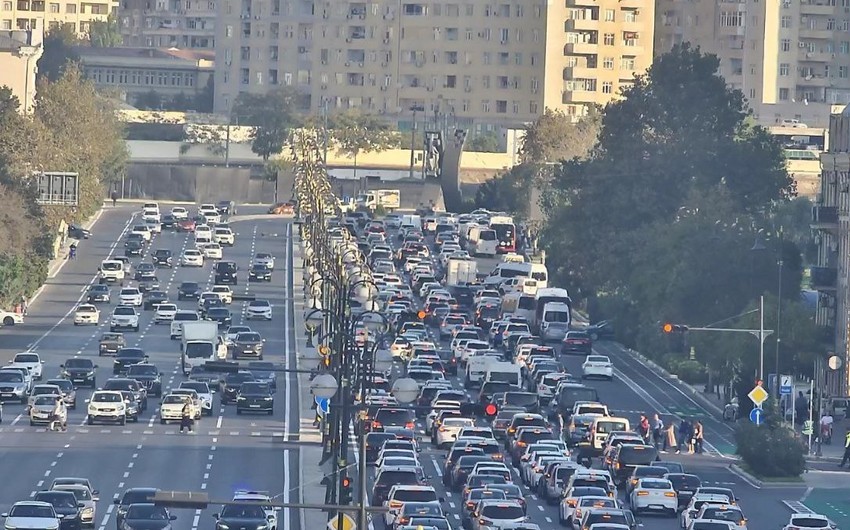 Bakıda tıxac olan yollar açıqlanıb - SİYAHI