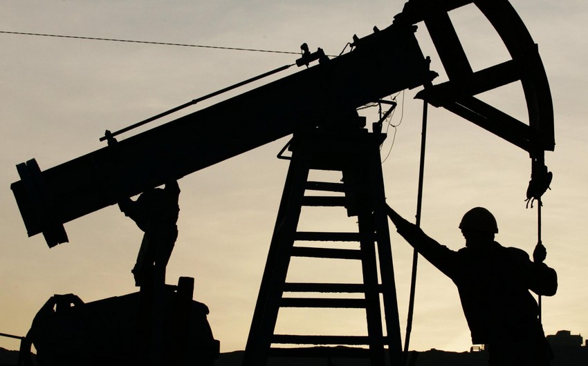 Azerbaijani oil price increased by about 1 USD