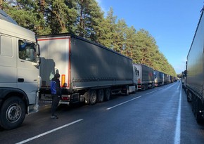 На границе Беларуси и ЕС скопилась очередь из более чем 560 грузовиков