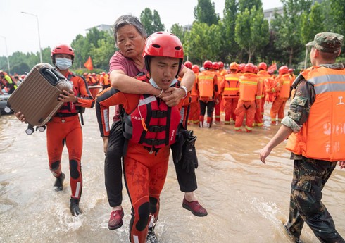 Число жертв наводнений в провинции Хэнань в Китае увеличилось до 56