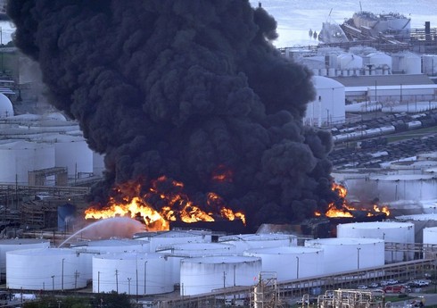 В Нигерии при взрыве на нефтеперерабатывающем заводе погибли 25 человек