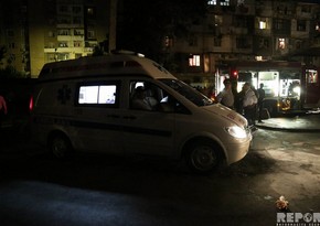В Баку молодой человек упал с третьего этажа