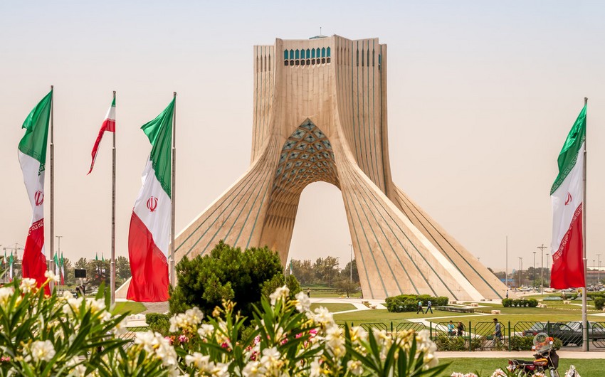 Иран выразил недовольство опубликованной фотографией посла РФ на фоне исторического здания