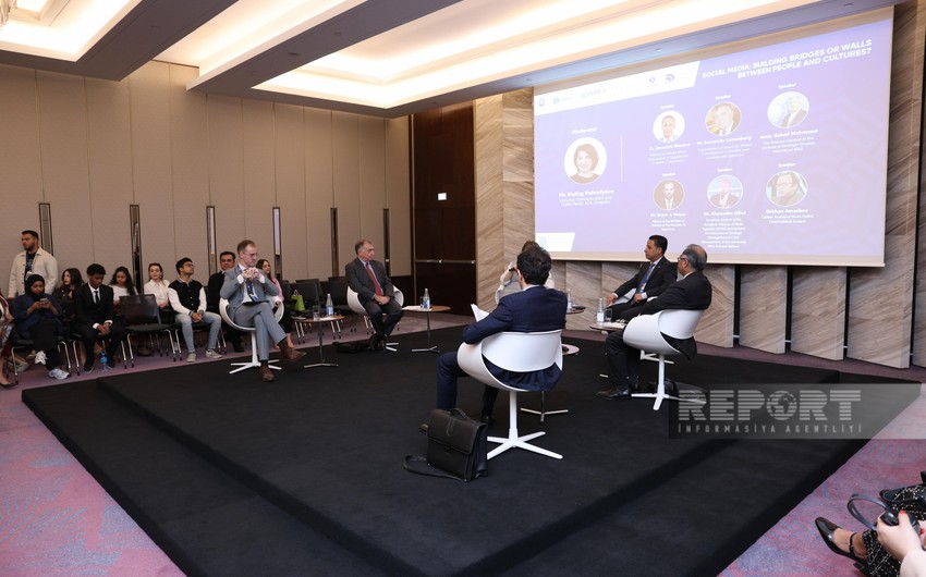 На Бакинском форуме обсуждено влияние социальных медиа на общество
