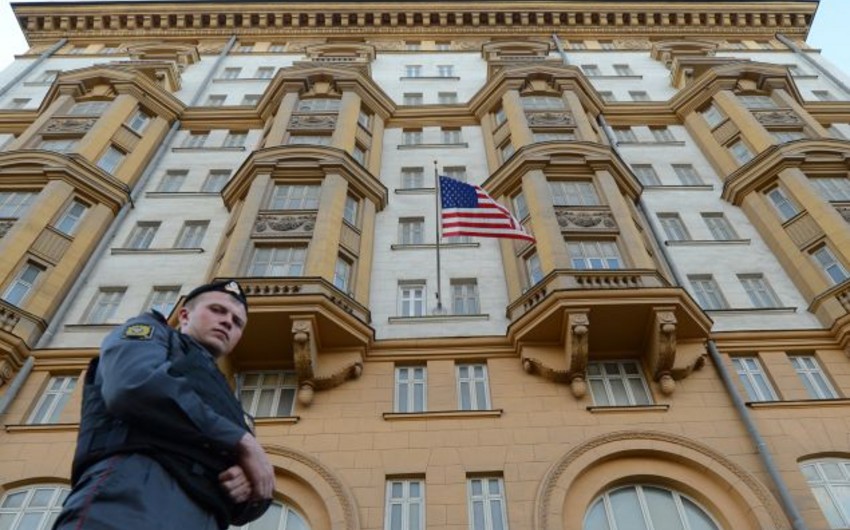 ​ США выслали двух россиян после инцидента у посольства в Москве