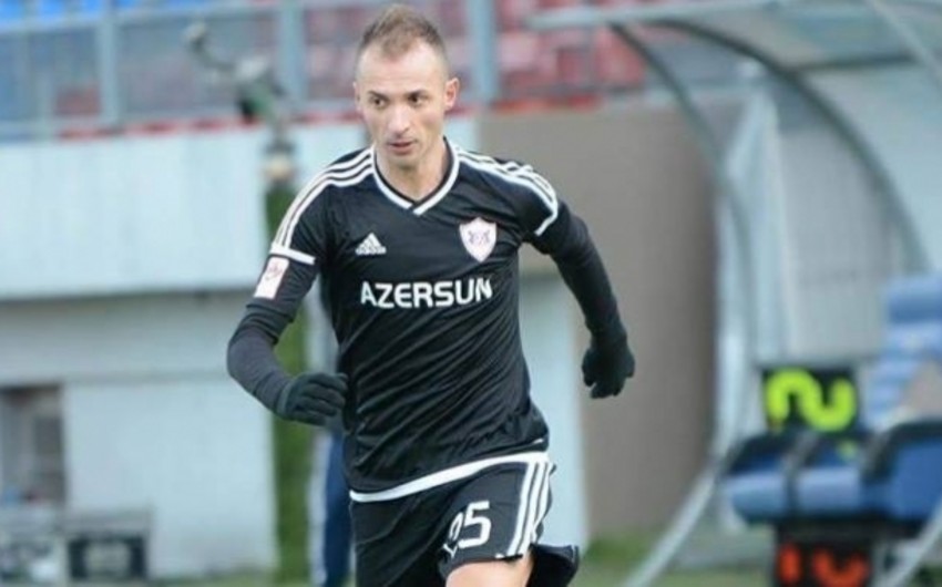 Албанский защитник за две секунды обновил контракт с Карабахом