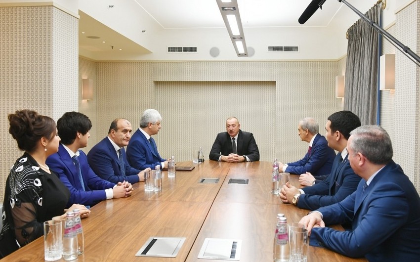 Президент встретился с руководителями азербайджанских диаспорских организаций в Санкт-Петербурге