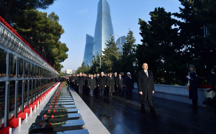 Президент Азербайджана Ильхам Алиев почтил светлую память шехидов 20 Января - ФОТО