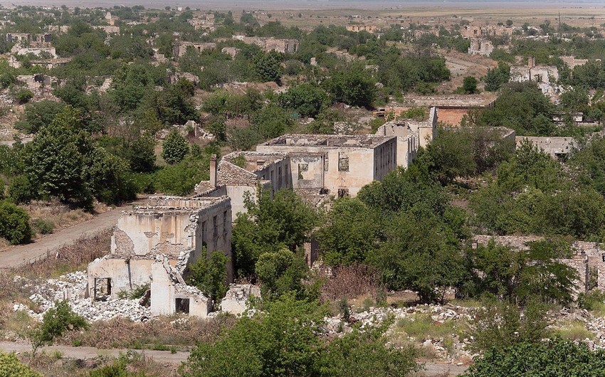 Niderlandda yaşayan azərbaycanlı 28 ildən sonra Ağdamda qardaşının şəhid olduğu yeri ziyarət edib