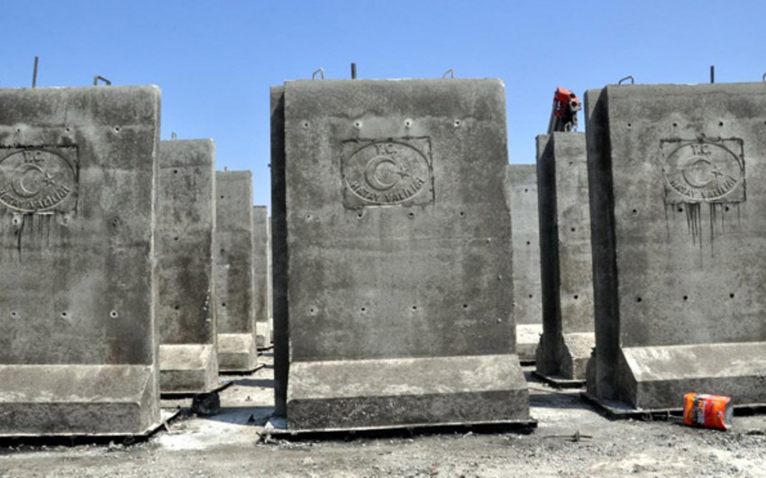 ​Türkiyə Suriya ilə sərhədə beton divar inşasını sürətləndirib