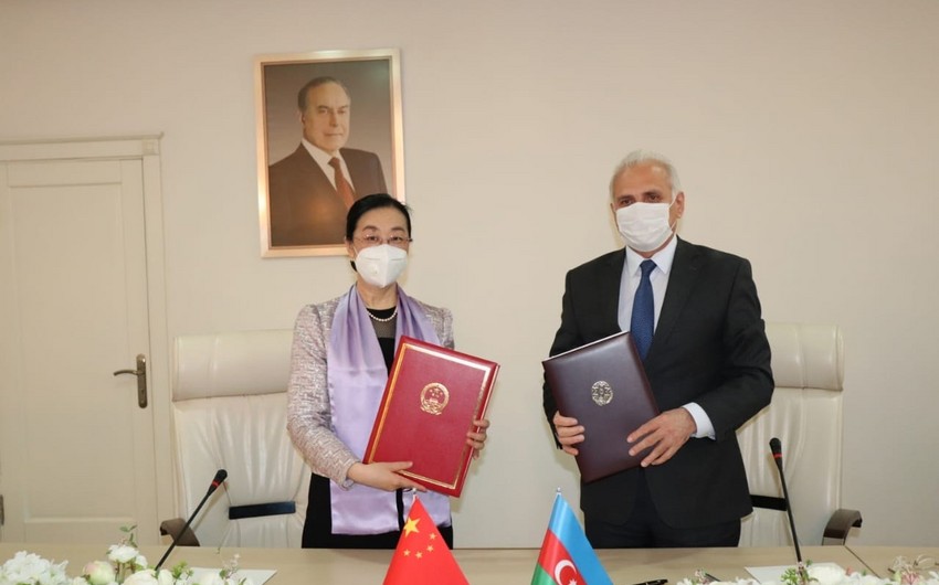 Китай безвозмездно отправил в Азербайджан 150 тысяч доз вакцины