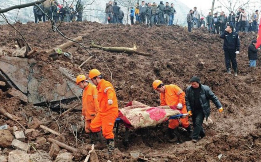 Число жертв схода оползня на востоке Китая достигло шести, 31 человек пропал без вести