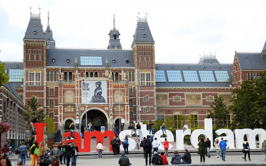 Amsterdam turistlər üçün yeni vergi tətbiq edib