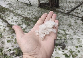 Qaxa dolu yağıb, yağış suları həyətlərə dolub