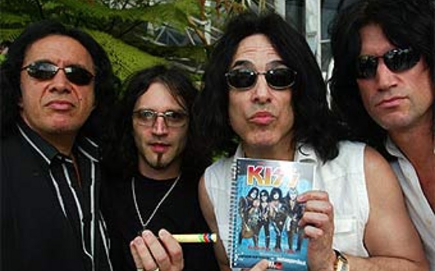 Полиция США провела обыск в доме лидера группы Kiss