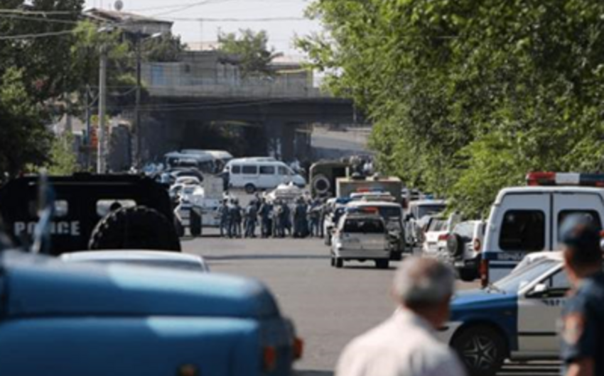 Armed group seized police building in Yerevan ready to release four hostages in exchange for a police chief