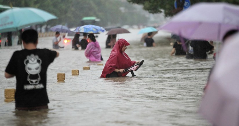 Более 240 тыс. людей эвакуированы из-за экстремальных ливней в Китае  