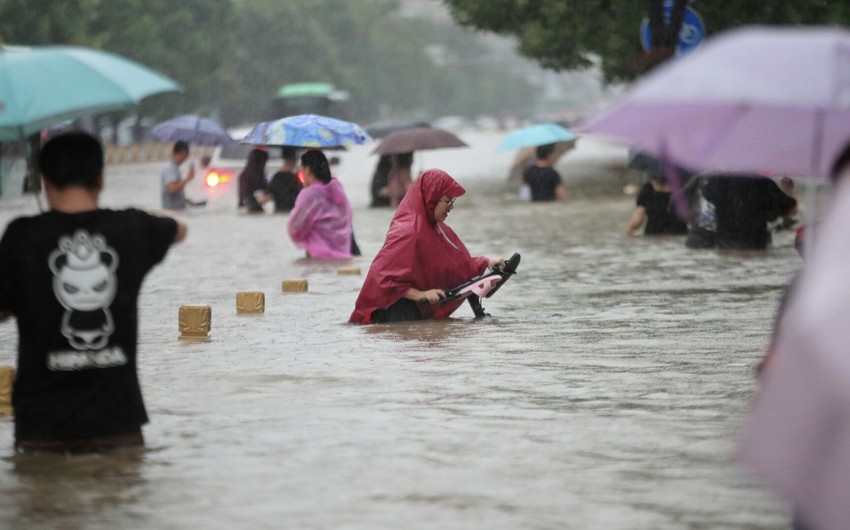 Более 240 тыс. людей эвакуированы из-за экстремальных ливней в Китае  