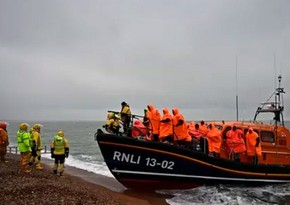 One person dies as migrants aim to cross English Channel