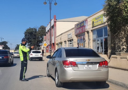 В Билясуваре оштрафованы водители, припарковавшие машины на проезжей части