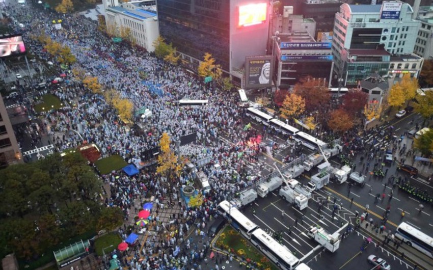 Tens of thousands march in South Korea anti-government protest