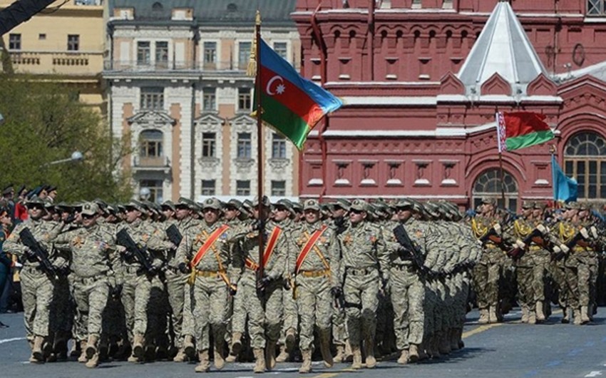 Азербайджанские военнослужащие прошли торжественным маршем на параде Победы в Москве - ОБНОВЛЕНО