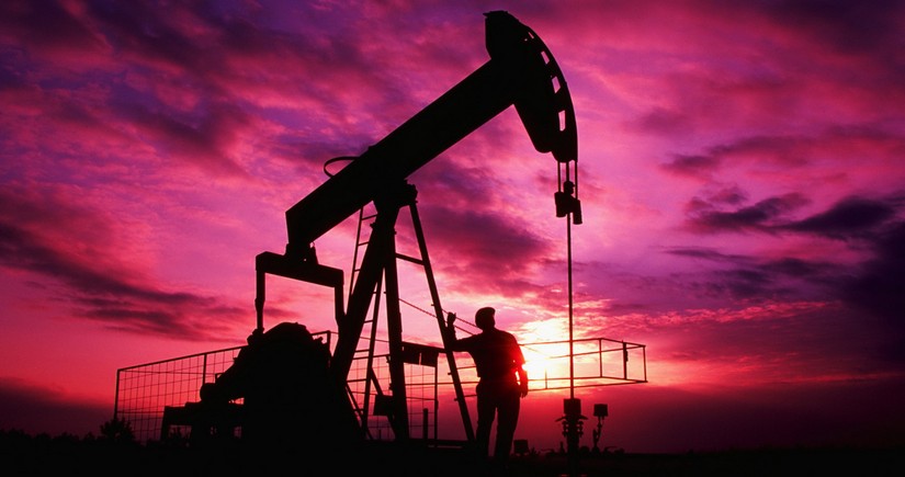 Azerbaijani oil price down by almost 3%