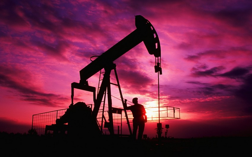 Azerbaijani oil price down by almost 3%