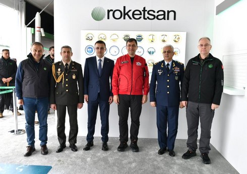 Заместители министра обороны Азербайджана посетили выставку высоких технологий в Турции