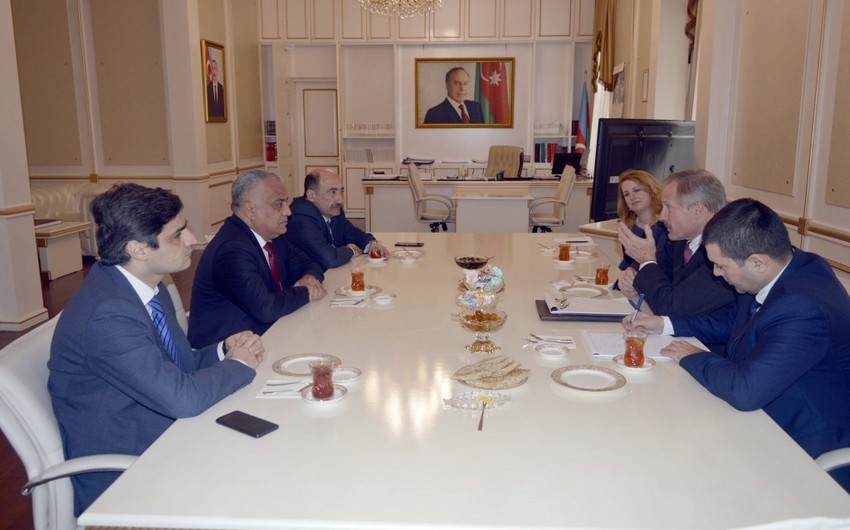 Абульфас Гараев встретился с завершающим срок полномочий послом США в Азербайджане