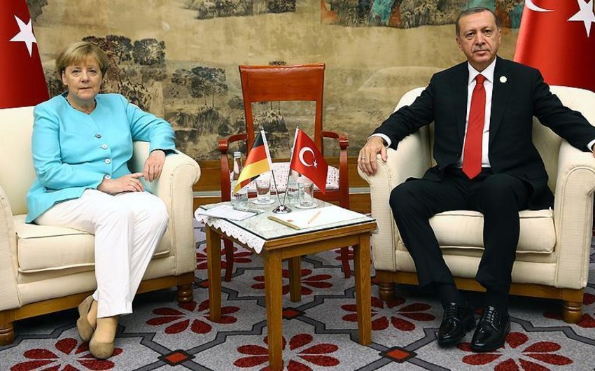 Türkiyə prezidenti Almaniya kansleri ilə görüşüb