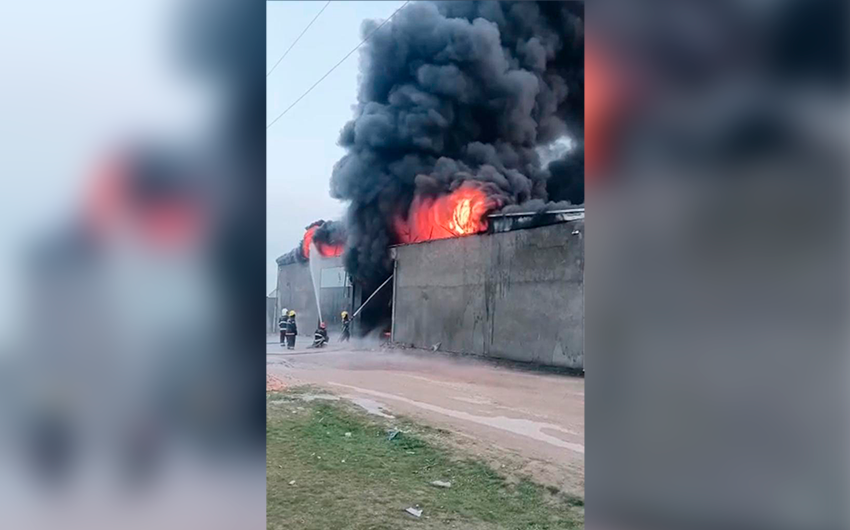 Пожар на объекте в Баку потушен