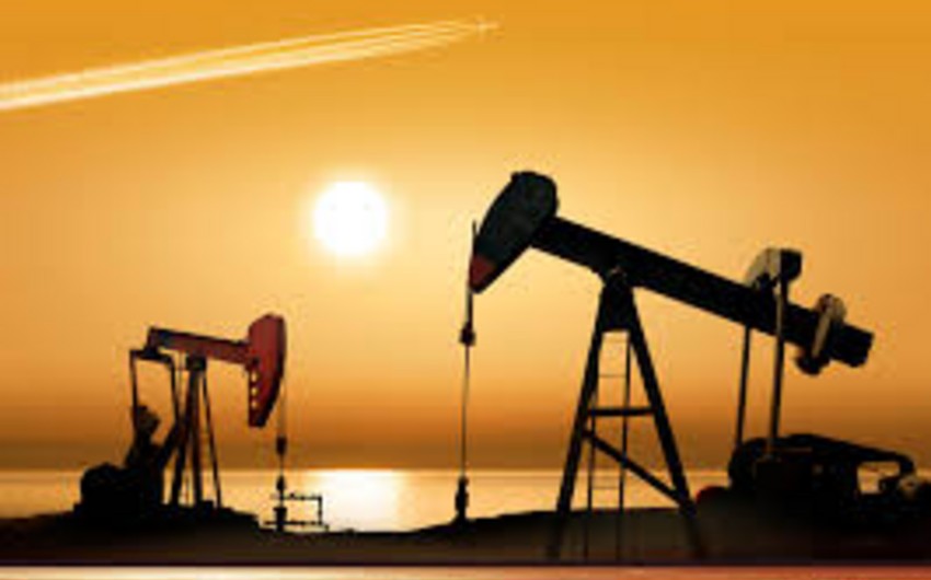 Azerbaijani oil price falls again