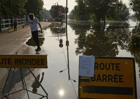 Во время ливней в Париже погиб мужчина