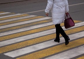 В Баку автомобиль сбил 36-летнюю женщину на пешеходном переходе