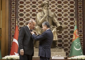 Бердымухамедов наградил Эрдогана орденом За вклад в развитие сотрудничества
