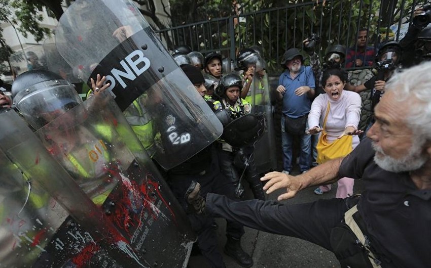 Взрыв прогремел в столице Венесуэлы в ходе беспорядков