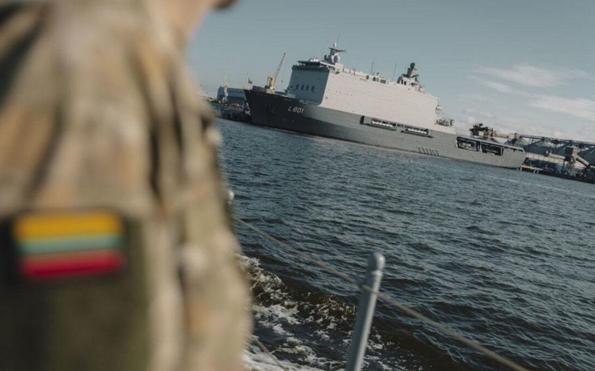 В Литве проходят учения ВМС по спасению на море с эвакуацией с тонущего судна