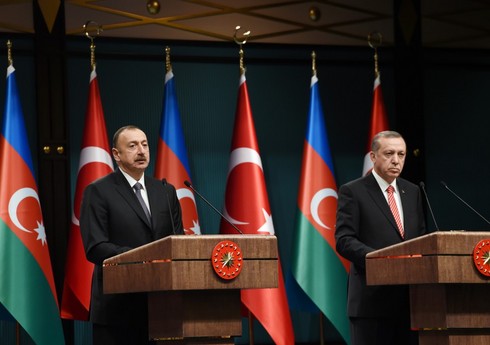 Ильхам Алиев позвонил Эрдогану: Азербайджан готов оказать братской стране любое содействие