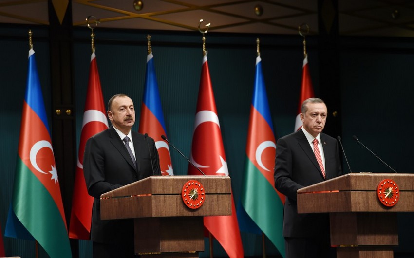 Ильхам Алиев позвонил Эрдогану: Азербайджан готов оказать братской стране любое содействие